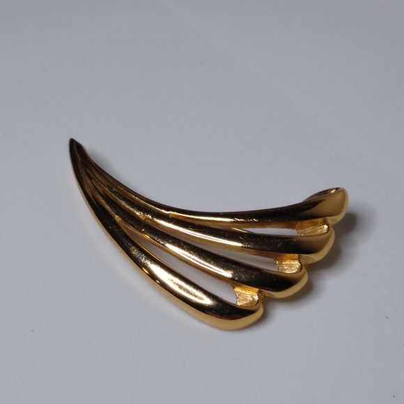 Vintage Monet Decorative Metal Brooch - Picture 4 of 15